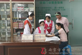 南宁市中医医院 身披 粉马甲 大学生志愿者用心服务便利患者